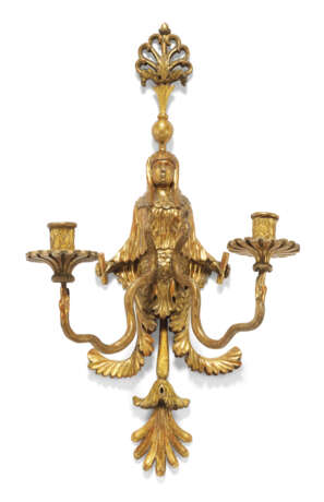 A PAIR OF NORTH EUROPEAN GILTWOOD TWIN-BRANCH WALL-LIGHTS - Foto 2