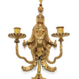 A PAIR OF NORTH EUROPEAN GILTWOOD TWIN-BRANCH WALL-LIGHTS - Foto 3