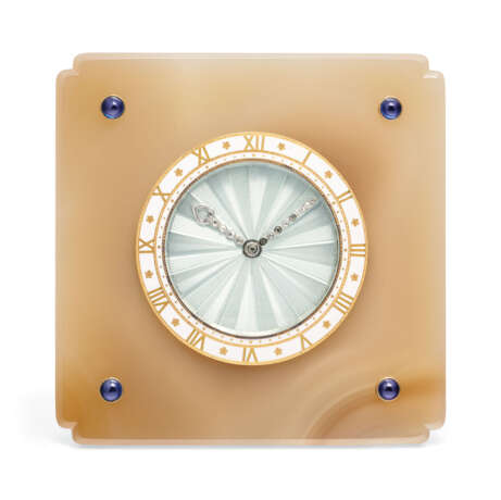 Cartier. EARLY 20TH CENTURY AGATE AND SAPPHIRE CLOCK, CARTIER - photo 1