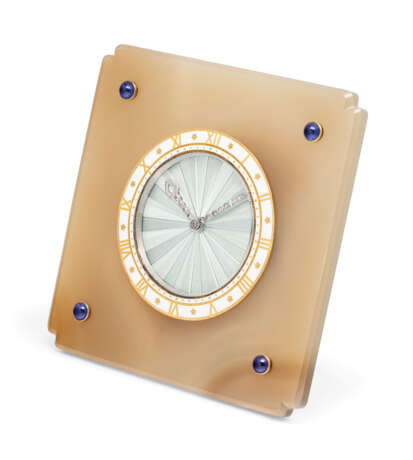 Cartier. EARLY 20TH CENTURY AGATE AND SAPPHIRE CLOCK, CARTIER - photo 2