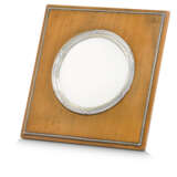 A SILVER-MOUNTED WOODEN PHOTOGRAPH FRAME - фото 1