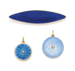 A GUILLOCHÉ ENAMEL GOLD-MOUNTED BROOCH AND TWO JEWELLED AND ENAMEL GOLD-MOUNTED SILVER PENDANT LOCKETS