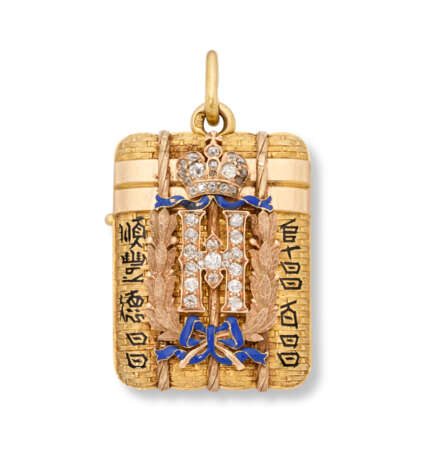 A RARE JEWELLED AND CHAMPLEVÉ ENAMEL TWO-COLOUR GOLD IMPERIAL PRESENTATION PENDANT LOCKET - фото 1