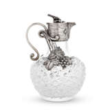 Faberge. A PARCEL-GILT SILVER-MOUNTED CUT-GLASS DECANTER - Foto 1