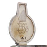 Faberge. A PARCEL-GILT SILVER-MOUNTED CUT-GLASS DECANTER - Foto 3