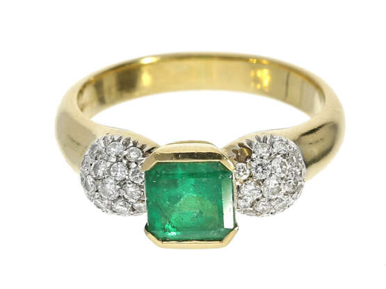 Ring: sehr hochwertiger vintage Goldschmiedering mit Smaragd und feinen Brillanten - фото 1