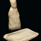 A CYCLADIC MARBLE SCHEMATIC IDOL AND PALETTE - фото 1