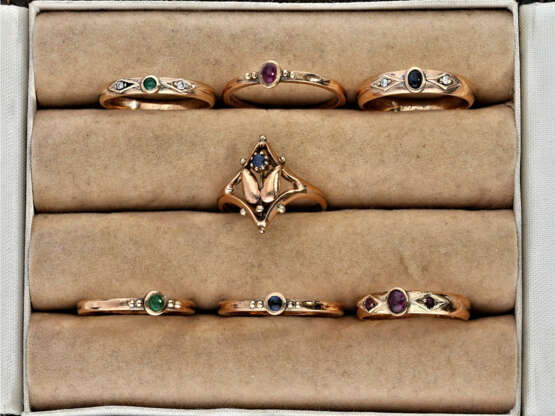 Ring: Konvolut von Goldschmiederingen mit Saphiren, Smaragden, Rubinen und Diamanten, ungetragener vintage Schmuck aus Goldschmiede-Nachlass - Foto 1