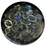 Steine: Konvolut feiner Mondsteine, Restbestand aus Goldschmiede-Nachlass - Foto 1