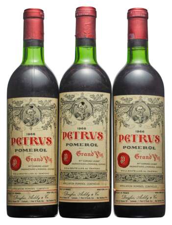 Bordeaux. Petrus 1966 - photo 1