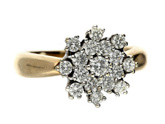 Ring: klassischer, hochwertiger Brillant-Blütenring von Christ 'Snowflake', ca. 0,6ct - Foto 1