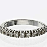 Ring: zierlicher Goldschmiedering, Halbmemoire-Brillantring, ca. 0,12ct - Foto 1