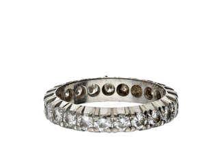 Ring: feiner, weißgoldener Memoire-Ring mit Brillanten, 1,42ct von hoher Qualität, Markenschmuck von Christian Bauer