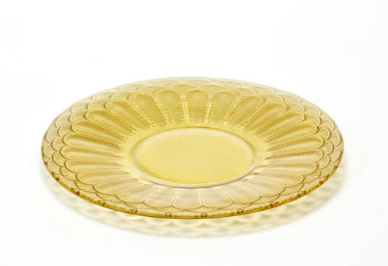 Lalique. Molded amber glass plate model "JAFFA n°4" - фото 1