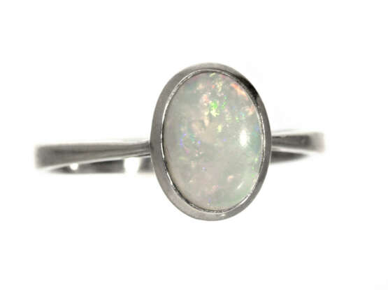 Ring: sehr schöner, weißgoldener vintage Opal-Goldschmiedering - фото 1