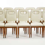 Giovanni Gariboldi. (Attributed) | Lot of ten chairs in solid mahogany wood with upholstered seat and back covered in cream-colored leather - Foto 1
