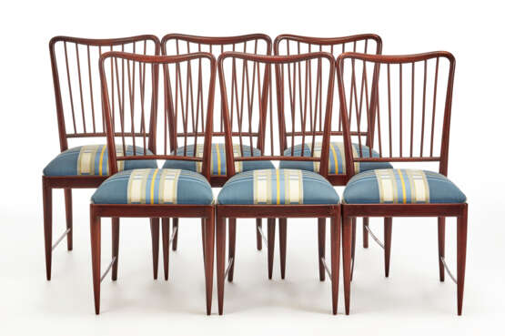 Paolo Buffa. Six chairs in mahogany and solid walnut with upholstered seat covered in white - фото 1