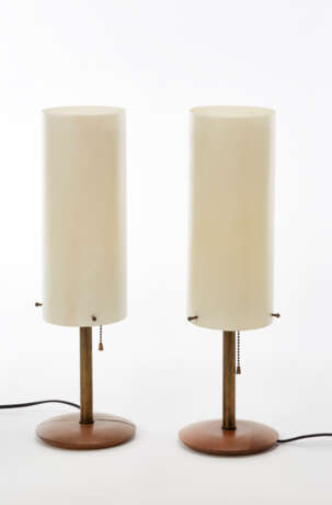 Pair of table lamps with wooden base - фото 1