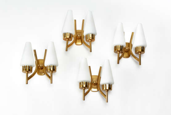 Lot of four two-flame wall lamps with brass structure and diffusers in lattimo incamiciato glass - фото 1