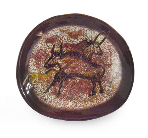 Yellow and black underglazed cast ceramic stand depicting bulls and horses - фото 1