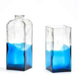 Venini. Lot composed of a square-section vase and a blue-colorless blown glass bottle - photo 1
