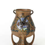 Riessner, Stellmacher & Kessel. (Attributed) | Biansato vase in opaque polycrome under glazed ceramic - Foto 1