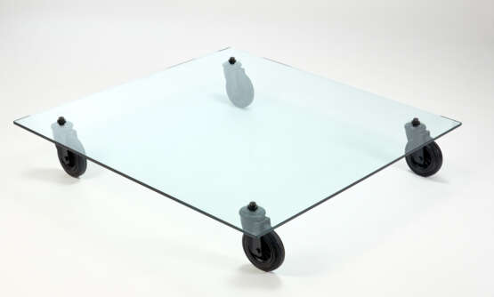 Gae Aulenti. Table with wheels - Foto 1