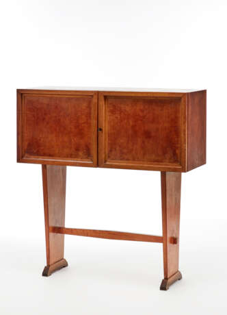 Leoni. Bar cabinet in solid wood and veneered plywood with two doors with internal compartments and drawers - Foto 1