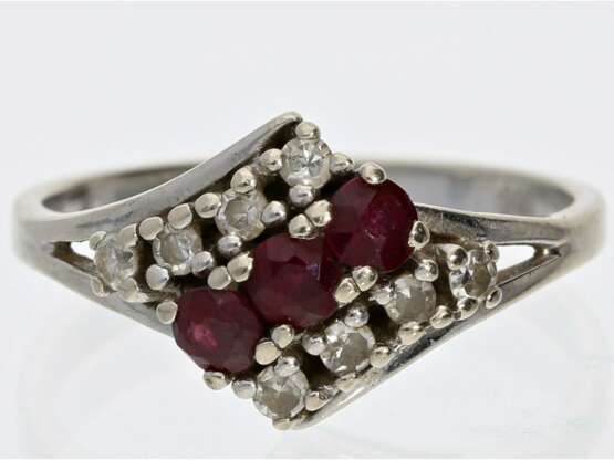 Ring: feiner vintage Goldschmiedering mit Rubinen und Diamanten - photo 1