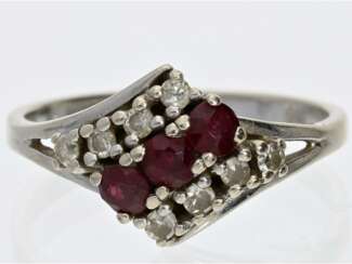 Ring: feiner vintage Goldschmiedering mit Rubinen und Diamanten