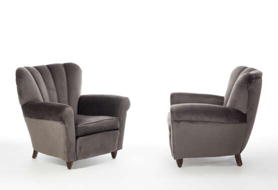 Pair of upholstered bergère with wooden structure and gray velvet covering - фото 1