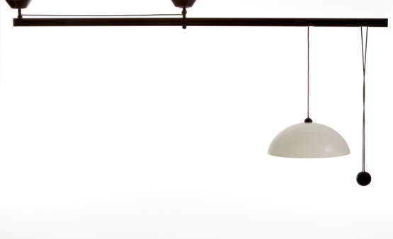 Vico Magistretti. Suspension lamp model "L'impiccato" - Foto 1