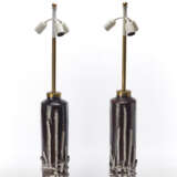 Pair of three-light table lamps with structure in natural brass and painted white - photo 1