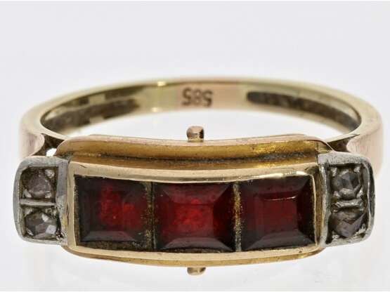 Ring: antiker Art déco Goldschmiedering mit roten Farbsteinen, verm. Granat und Diamantrosen - фото 1