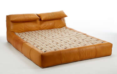 Double bed of the series "Le Bambole"