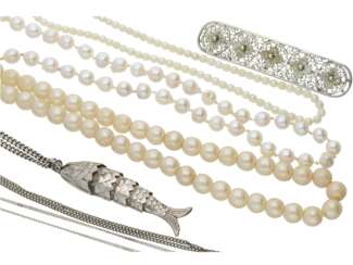 Kette/Anhänger: Konvolut Silberketten, Perlenketten sowie ein Anhänger und eine Brosche