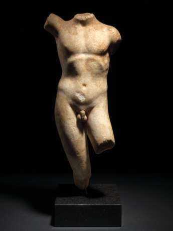 A ROMAN MARBLE TORSO OF A YOUTH - Foto 1