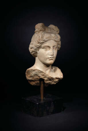 A ROMAN MARBLE HEAD OF VENUS - Foto 2