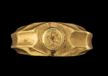 A LATE ROMAN GOLD RING