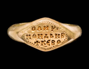 A BYZANTINE GOLD RING