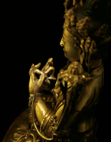 A VERY RARE AND FINELY CAST GILT-BRONZE FIGURE OF MAITREYA - фото 4