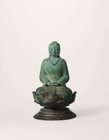 A BRONZE FIGURE OF A SEATED BUDDHA - photo 1
