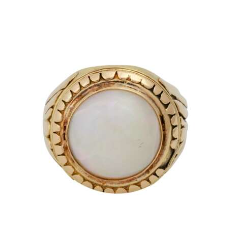Massiver Ring mit weißem Opalcabochon - фото 1