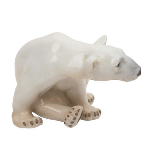 ROYAL COPENHAGEN / BING & GRÖNDAHL Porzellankonvolut „sitzender Eisbär“, „spielende Eisbärenjungen“, „junger liegender Eisbär“ - photo 3