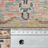Orientteppich. PERSIEN, 20. Jahrhundert, 320x200 cm. - photo 5