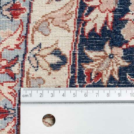 Teppich. Durchmesser 210 cm, 20. Jahrhundert. - фото 6