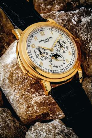 PATEK PHILIPPE A VERY RARE 18K GOLD AUTOMATIC “CATHEDRAL” MI... - фото 1