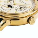 PATEK PHILIPPE A VERY RARE 18K GOLD AUTOMATIC “CATHEDRAL” MI... - Foto 4