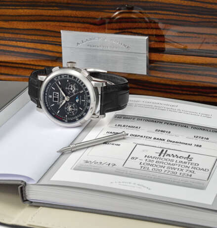A LANGE & SÖHNE AN EXTREMLY FINE AND RARE PLATINUM LIMITED E... - Foto 1