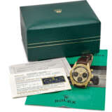Rolex A very fine and extremely rare 18K gold chronograph wr... - фото 1
